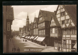 AK Celle, Zöllnerstrasse Mit Fachwerkhäusern Und Kirche  - Celle