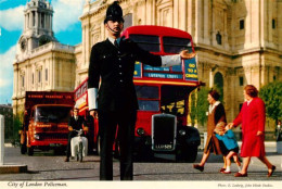 73896345 London__UK Policeman Bus - Sonstige & Ohne Zuordnung