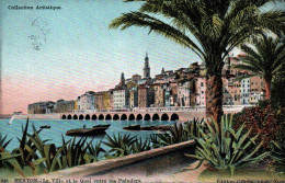 Menton - La Ville Et Le Quai Entre Les Palmiers - Menton