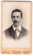 Photo W. H. Gough, Coventry, 4, The Burgess, Elegant Gekleideter Herr Mit Moustache  - Anonyme Personen