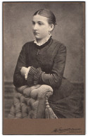 Fotografie Alfr. Thiemann, Meldorf, Süderstrasse, Junge Dame In Hübscher Kleidung  - Anonymous Persons