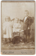 Fotografie Carl Schultz, Weissenberg I. Sa., Schuljunge Mit Mädchen Und Kleinkind In Modischer Kleidung  - Anonymous Persons