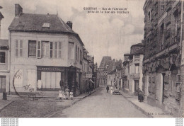 O8-76) GOURNAY - RUE DE L ' ABREUVOIR PRISE DE LA RUE DES BOUCHERS  - ( ANIMEE -  2 SCANS ) - Gournay-en-Bray