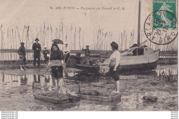 O32-33) ARCACHON - PARQUEUSES AU TRAVAIL - ( TRES ANIMEE - OSTREICULTURE )  - Arcachon