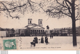 O29-85) LA ROCHE SUR YON (VENDEE) LA PLACE D ' ARMES   - ( ANIMEE -  HABITANTS ) - La Roche Sur Yon