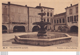 O29-47) VILLENEUVE SUR LOT - FONTAINE ET PLACE LAFAYETTE - ( 2 SCANS ) - Villeneuve Sur Lot