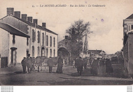 85) LA MOTHE - ACHARD (VENDEE) RUE DES SABLES LA GENDARMERIE - ( ANIMATION - HABITANTS MAQUIGNONS BOEUFS  - 2 SCANS ) - La Mothe Achard