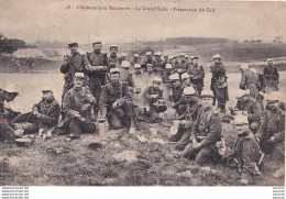 O25- L ' INFANTERIE EN MANOEUVRE - LA GRAND'HALTE - PREPARATION DU CAFE - ( EDITEUR GUERIN , MOURMELON - 2 SCANS ) - Manoeuvres