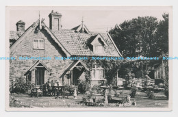 C004004 Cottage And Garden. Warners Corton Holiday Camp. 8181. Seal Of Artistic - World