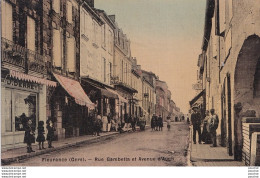 J12-32) FLEURANCE (GERS) RUE GAMBETTA ET AVENUE D ' AUCH - ( HABITANTS - COMMERCE - CARTE TOILEE COULEURS - 2 SCANS ) - Fleurance