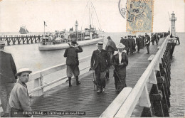 14-TROUVILLE SUR MER-ARRIVEE D UN TORPILLEUR-N 6011-H/0231 - Trouville