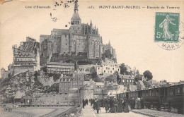 50-LE MONT SAINT MICHEL-DESCENTE DU TRAMWAY-N 6011-G/0137 - Le Mont Saint Michel