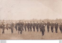 51) MOURMELON LE GRAND - CARTE PHOTO DE L' ARMEE A. GALIEN - MILITAIRES - UNE REMISE DE DECORATION  - 1909 - ( 2 SCANS ) - Mourmelon Le Grand