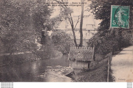 P5- 51) CHALONS SUR MARNE - DANS LE JARD ( AU FOND LA CAISSE D ' EPARGNE ) - Châlons-sur-Marne