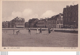 A21-14) LUC SUR MER (CALVADOS) LE TERRAIN DE JEUX  - ( ANIMATION - JEU DE CROQUET -  2 SCANS )  - Luc Sur Mer