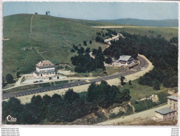 A16-68) LE MARKSTEIN (HAUT RHIN) VUE AERIENNE - LES HOTELS ET TELESKIS + TAMPON AU DOS  LE PETIT CHAMOIS  - ( 2 SCANS ) - Sonstige & Ohne Zuordnung