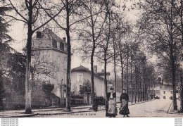 A9-47) NERAC - AVENUE DE LA GARE - ( ANIMEE - HABITANTS - 2 SCANS ) - Nerac