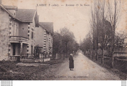 A1-40) LABRIT (LANDES)  AVENUE DE LA GARE - ( ANIMEE - HABITANT - 2 SCANS )  - Labrit