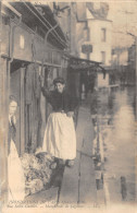 75-PARIS-CRUE DE LA SEINE 1910-MARCHANDE DE LEGUMES-N 6014-F/0311 - Inondations De 1910