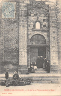 35-SAINT BRICE EN COGLES-PORTE DE L EGLISE PENDANT LA MESSE-N 6014-F/0249 - Autres & Non Classés