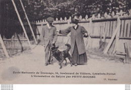 A26-92) LEVALLOIS PERRET - ECOLE DE DRESSAGE DE CHIENS - L ' ARRESTATION DU SATYRE PAR PETIT MOUSSE - ( 2 SCANS )  - Levallois Perret