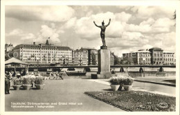 72253125 Stockholm Stroemparterren Med Grand Hotel Och Nationalmuseum I Bakgrund - Sweden