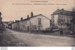 A25-54) ENVIRONS DE MONT A MOUSSON - MADIERES LES PONT A MOUSSON - PLACE DE LA LIBERTE - ( PETITE ANIMATION - 2 SCANS ) - Sonstige & Ohne Zuordnung