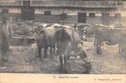 TH-JEUNE FILLE TRAYANT LES VACHES-N 6015-D/0121 - Autres & Non Classés