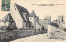 03-BOURBON L ARCHAMBAULT-VIEILLE MAISON PRES DU CHÂTEAU-N T6017-A/0333 - Bourbon L'Archambault