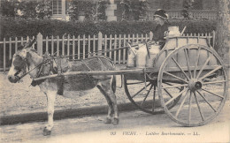 03-VICHY-LAITIERE EN VOITURE A ANE-N T6017-A/0251 - Vichy