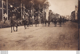 O10-75) PARIS (CARTE DE PHOTO) FETES DE LA VICTOIRE 14 JUILLET 19109 - CHAMPS ELYSEE - ARC DE TRIOMPHE - 2 SCANS - Champs-Elysées