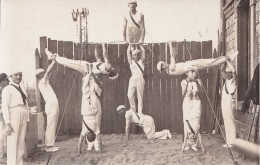 B1-33) ARCACHON - CARTE PHOTO TUNMER - EN 1951- UN GROUPE DE GYMNASTES SUR LE SABLE  - ( 3 SCANS ) - Arcachon