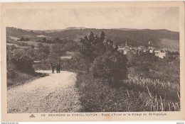 M13-63) ENVIRONS DE CHATEL GUYON -  ROUTE D' ENVAL ET LE VILLAGE DE SAINT HIPOLLYTE - (ANIMEE - PERSONNAGES -2 SCANS) - Autres & Non Classés