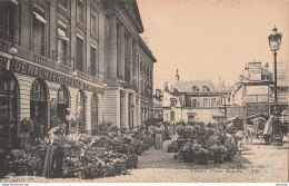 M11-51) REIMS - LE MARCHE AUX FLEURS , PLACE ROYALE  - (2 SCANS) - Reims