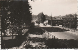 M10-40) AIRE SUR L'ADOUR (LANDES)ENTREE DE LA VILLE PAR LE PONT DE L'ADOUR - (VOITURE TRACTION CITROEN -2 SCANS) - Aire