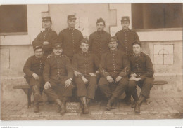 MILITARIA - CARTE PHOTO - MILITAIRES DU 14 EIME REGIMENT D ' INFANTERIE - 1° BATTERIE - PELOTON 1 - 1908 - ( 3 SCANS ) - Reggimenti