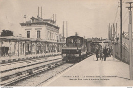 N14-94) CHOISY LE ROI - LA NOUVELLE GARE - VUE INTERIEURE - ARRIVEE D UN TRAIN A TRACTION ELECTRIQUE - (2 SCANS) - Choisy Le Roi