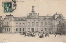 N13-92) CLICHY - LA MAIRIE - (ANIMEE - HABITANTS) - Clichy