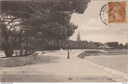 N10-17) LA ROCHELLE - LA DIGUE - La Rochelle