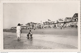 N5-62) MERLIMONT PLAGE (PAS DE CALAIS) LA PLAGE ET LA DIGUE - (ANIMEE - OBLITERATION 1951 - 2 SCANS) - Autres & Non Classés