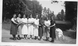 Photographie Photo Amateur Vintage Snapshot Groupe Femmes Mode Main - Personnes Anonymes