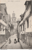 56) AURAY - LA RUE DU LAIT - (ANIMEE - HABITANTS - 2 SCANS) - Auray