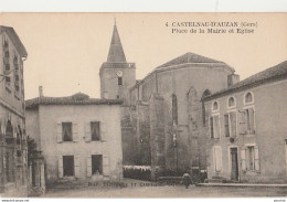 32) CASTELNAU D ' AUZAN (GERS)   PLACE DE LA MAIRIE ET EGLISE  -  (2 SCANS) - Other & Unclassified