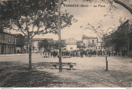 30) VERGEZE (GARD) LA PLACE - (ANIMEE - HABITANTS - 2 SCANS) - Vergèze