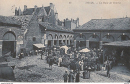 80) ABBEVILLE - LA HALLE DES DENREES - CHALANDS - ETALS - HABITANTS - (2 SCANS) - Abbeville