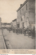  51) VIENNE LE CHATEAU (MARNE) CHASSEURS D'AFRIQUE SE RENDANT AUX TRANCHEES - GUERRE 1914 - 16 - (WW1 - 2 SCANS) - War 1914-18