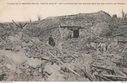 59) LA BASSE (NORD) GUERRE 1914 - 18 - ABRI CONSTRUIT PAR LES BOCHES DANS LES DECOMBRES DE L'EGLISE  - (2  SCANS) - Other & Unclassified