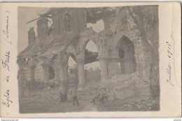 06-80) FRISE (SOMME) CARTE PHOTO - L ' EGLISE EN JUILLET 1916 - GUERRE - MILITAIRES  - (2 SCANS) - Autres & Non Classés