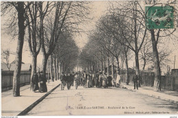 O4-72) SABLE SUR SARTHE - BOULEVARD DE LA GARE   - (TRES ANIMEE - HABITANTS) - Sable Sur Sarthe