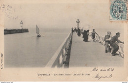 P5-14) TROUVILLE - LES DEUX JETEES - ENTREE DU PORT - (ANIMEE) - Trouville